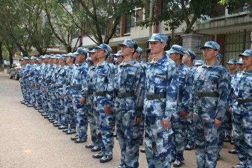 今日吃瓜军训跳舞,今日吃瓜，舞蹈飞扬