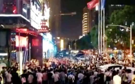 长沙酒吧吃瓜事件,一场意外引发的社交风波