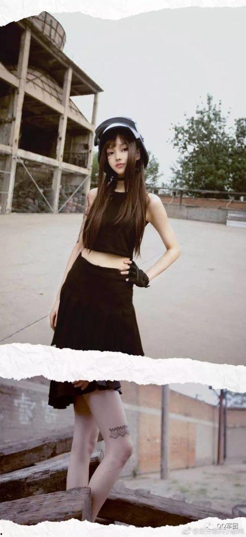 美女晚上吃土瓜,美女品尝土瓜的浪漫时光